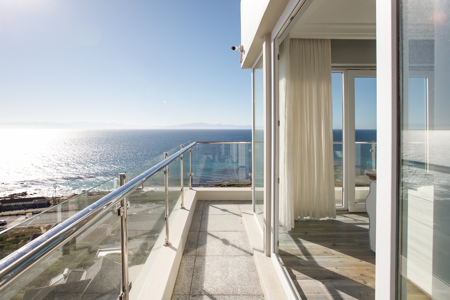 7 Bedroom Property for Sale in Cairnside Western Cape